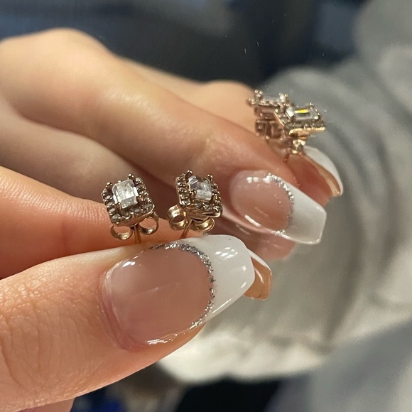 Beautiful cubic zirconia stud earrings - Picture 5 of 5